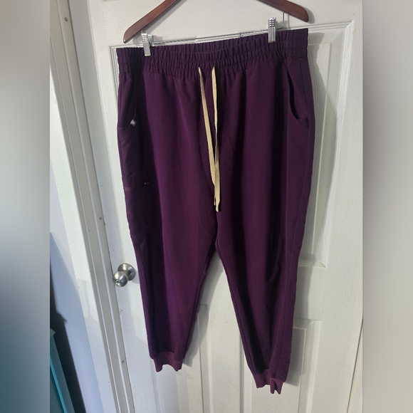 Women's Figs Scrubs Set (2) Purple XL/XXL - Picture 7 of 12